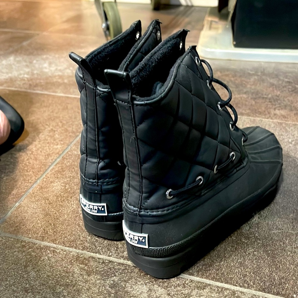 Sperry rain boots size 7 black never worn only tried on